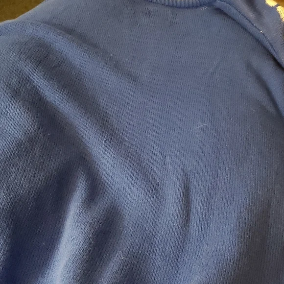 A holiday gig sweater - Picture 3 of 3